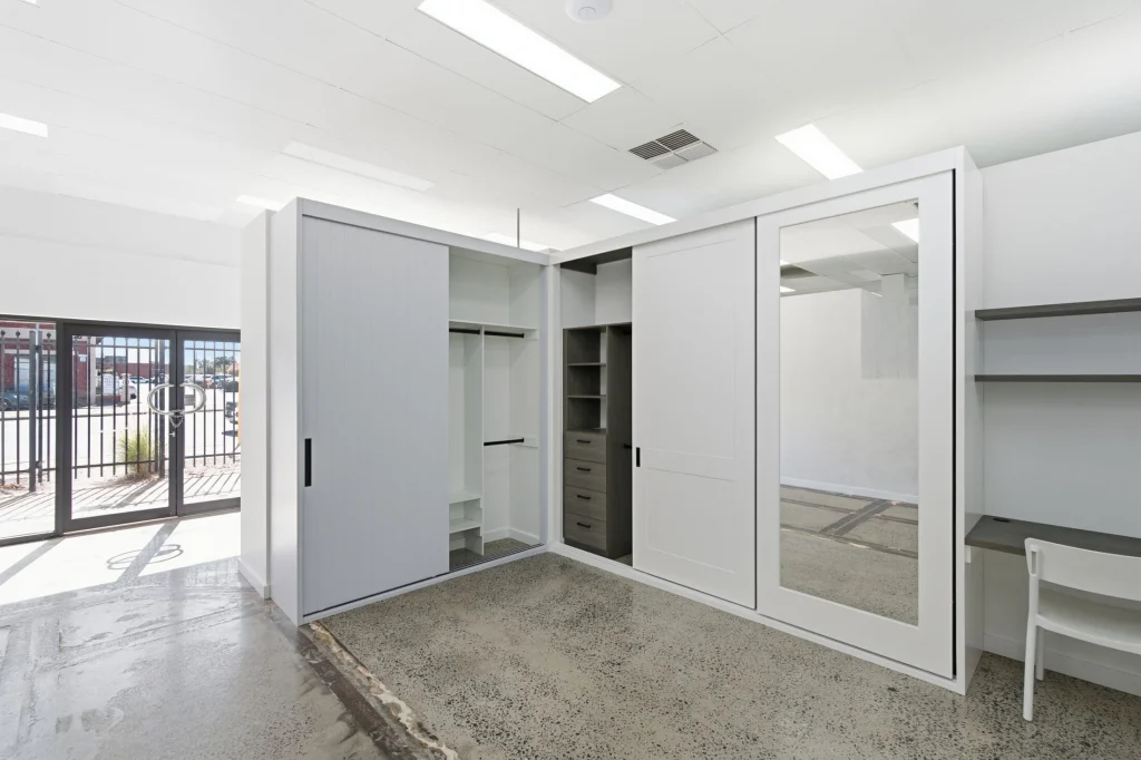 Classique showroom - sliding and mirrored wardrobe doors